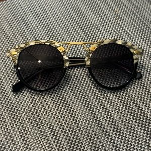 EUC Krewe STL II Stella to Black 24K Sunglasses